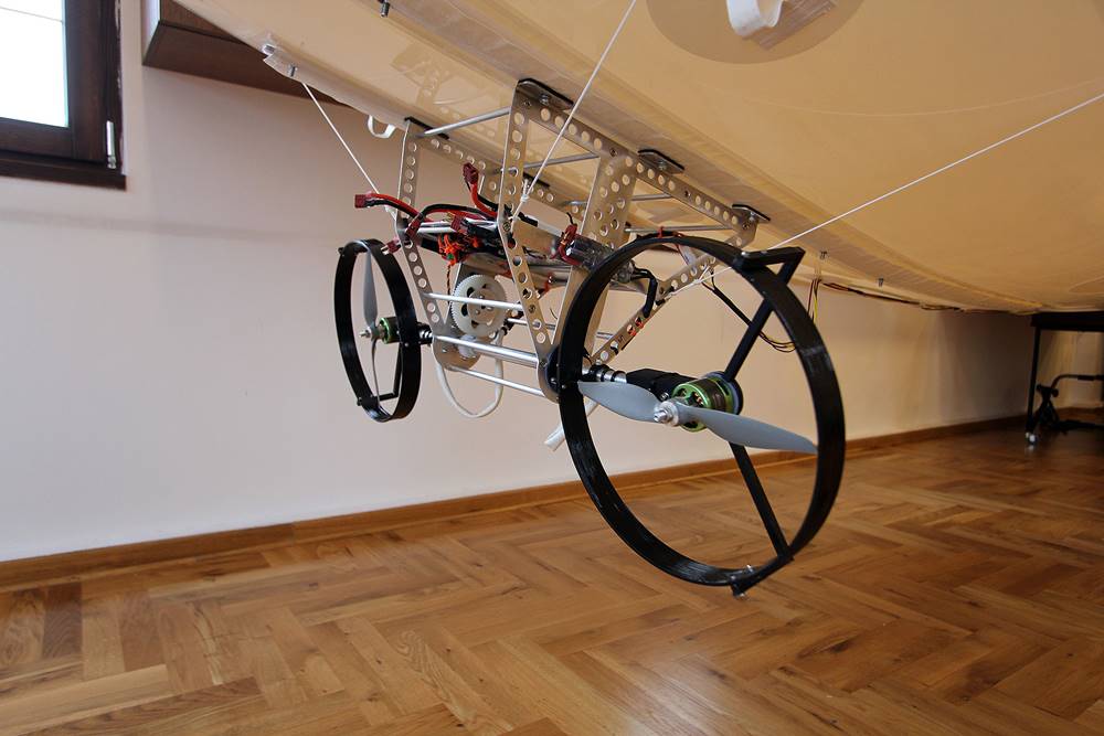 twin-vectored-motors-for-5-m-rc-blimp